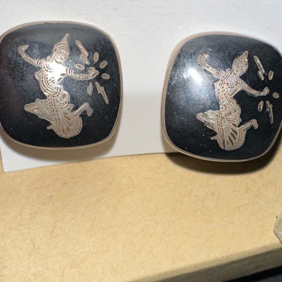 Siam Sterling Vintage clip on dancer earrings- gift boxed - Picture 5 of 5